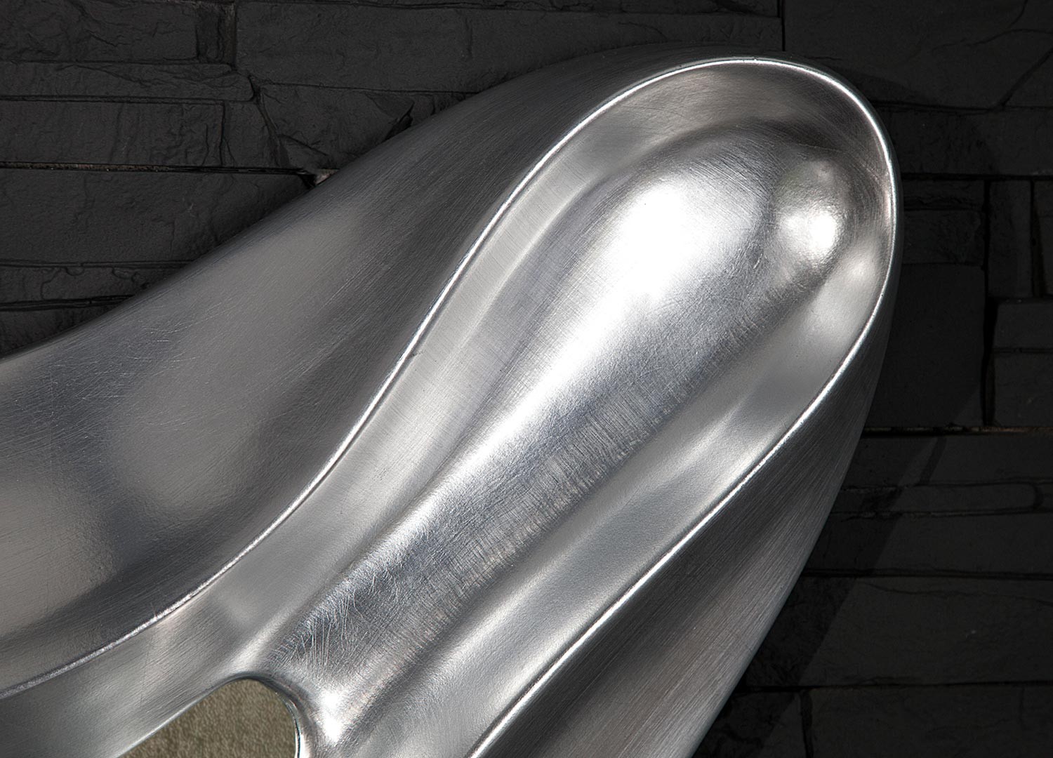 Détail du miroir en polyrésine argent