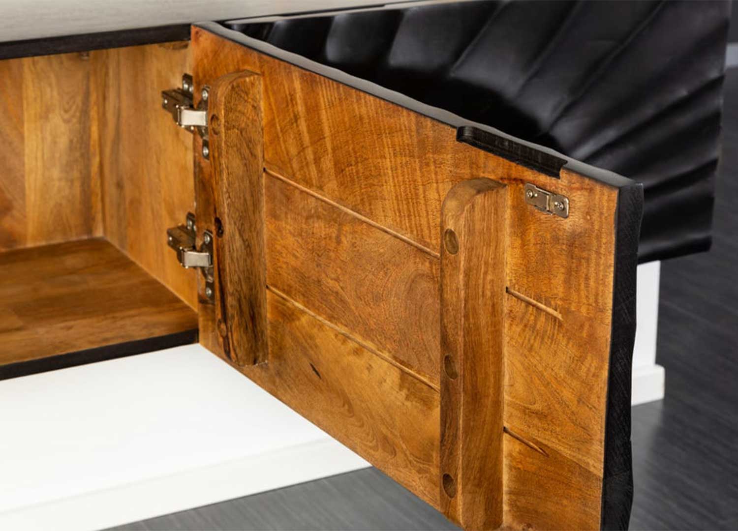Détail des portes du meuble tv