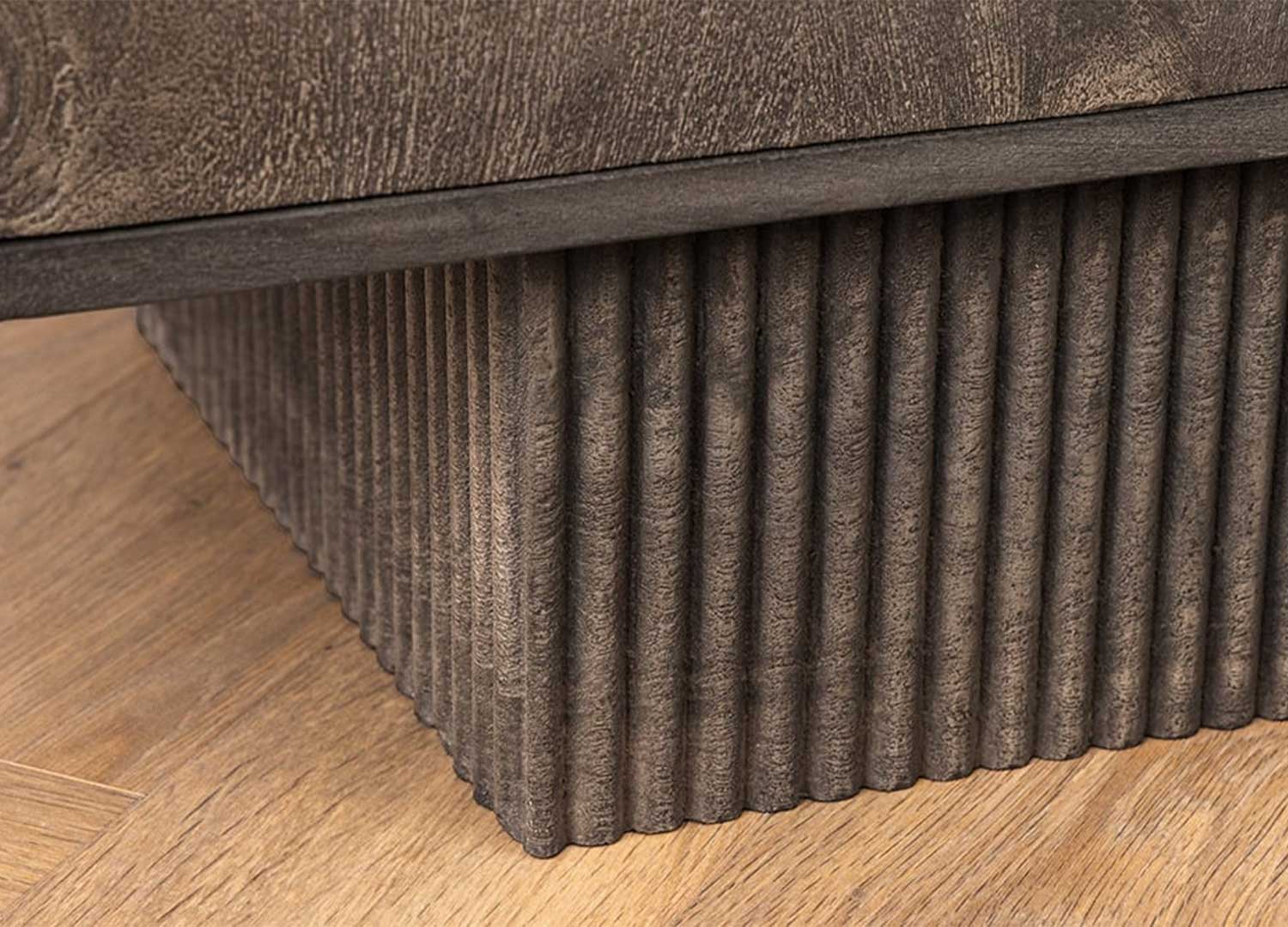 gros plan sur le buffet en bois massif gris 3